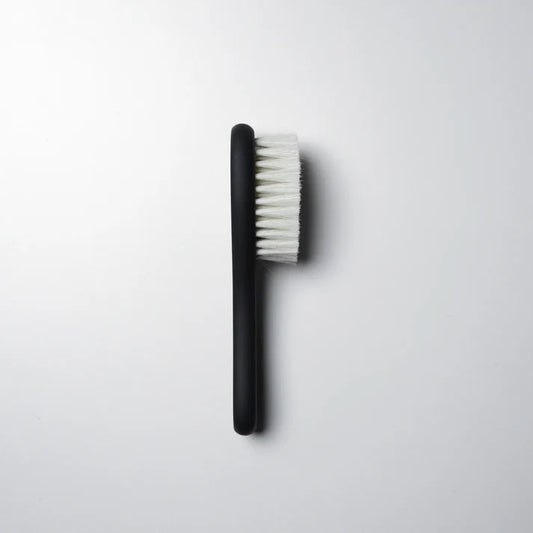 L3V3 Bristle Brush